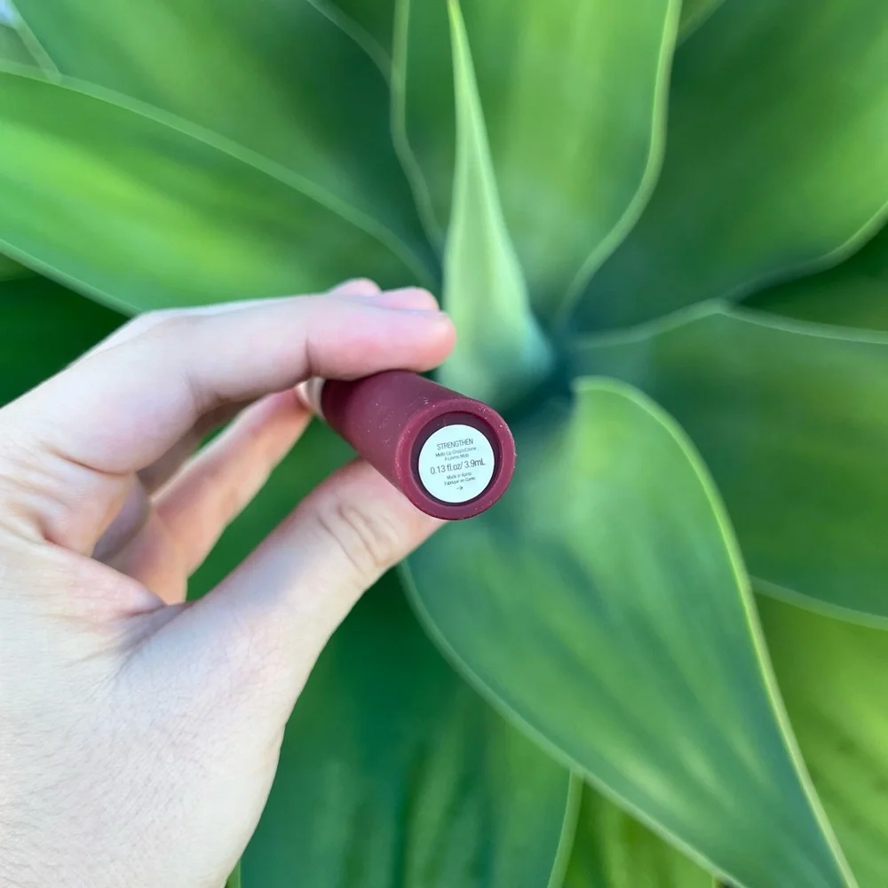 NWOT Rare Beauty Matte Lip Soufflé • Strengthen